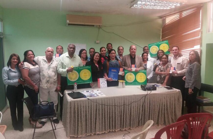 Dr. José Rodríguez Abreu entrega protocolo de obstetricia y ginecología a medicos de Hato Mayor y El Seíbo.