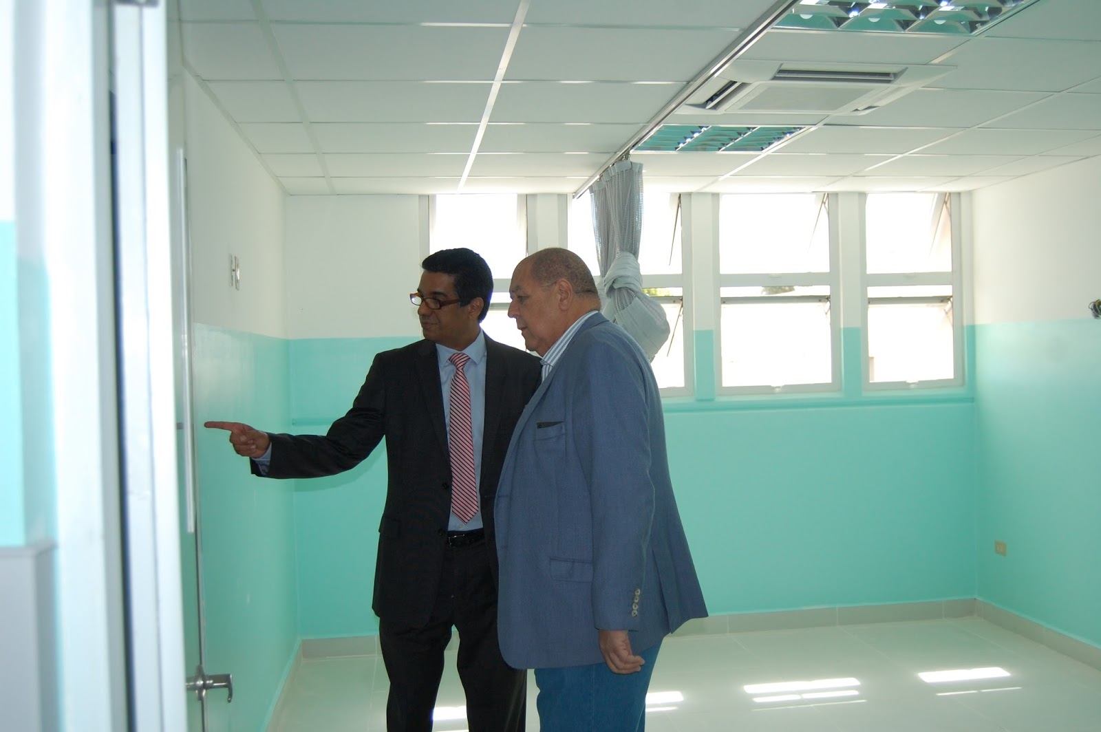 Read more about the article Dr. José Rodríguez Abreu supervisa trabajos de reconstrucción del hospital Antonio Musa.