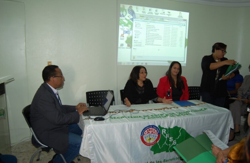 Equipo técnico del Servicio Regional de Salud Este se reúne con directivos de hospitales que pertenecían al IDSS.