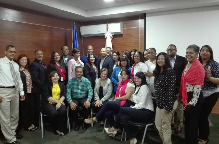 Equipo gerencial del Servicio Regional de Salud Este participa en reunión sobre puntos focales regionales y administrativos.