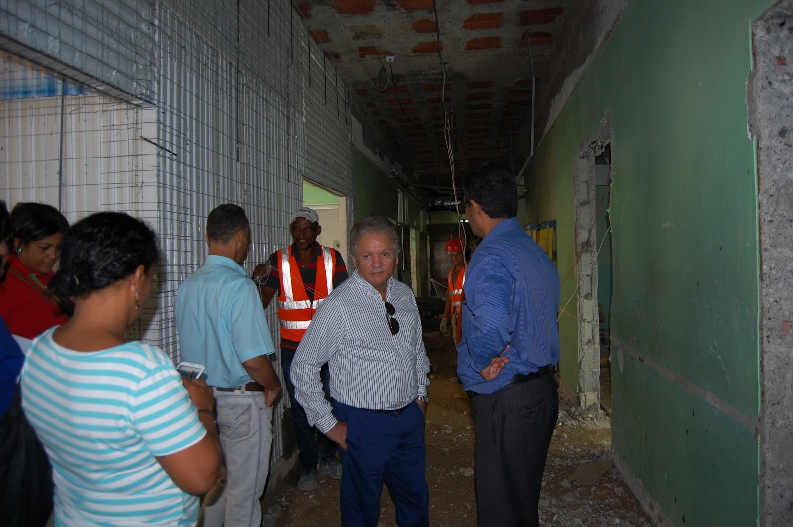 Read more about the article Dr. Virgilio Cedano visita hospitales de La Romana y SPM.