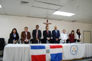 Read more about the article Ministro de Administración Publica visita hospitales del Este en compañía de Dr. Virgilio Cedano