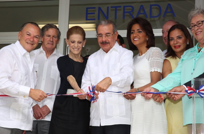 Salud para 15 mil niños del Este, Danilo y doña Candy asisten inauguración Pediátrico