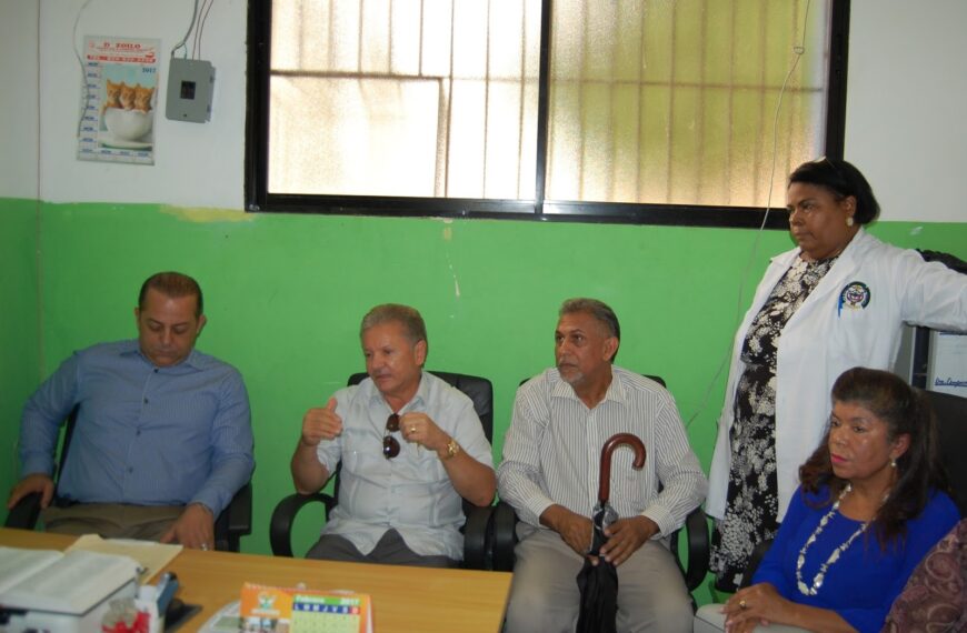 Dr. Virgilio Cedano y gobernador de SPM visitan centro de salud Luis N Beras de Quisqueya.