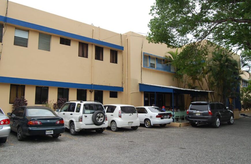 Autoridades de Salud visitan hospital Arístides Fiallo de La Romana donde hacen evaluaciones para su conversión en un Materno Infantil.