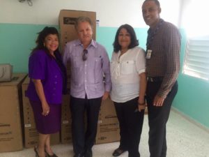Read more about the article Servicio Regional de Salud Este recibe equipos para centros que han sido remodelados