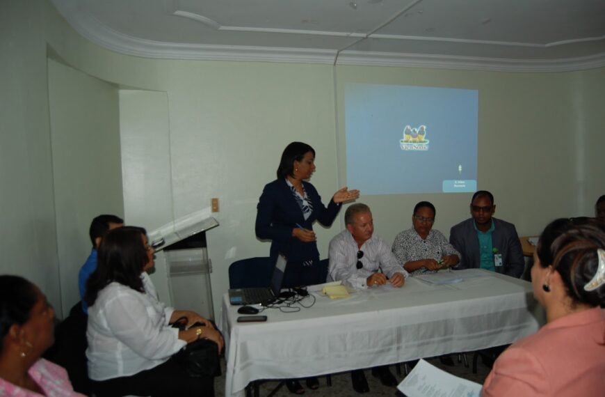 Dr. Virgilio Cedano y director Regional de Senasa encabezan reunión sobre lanzamiento de Círculo Comunitarios de pacientes crónicos.