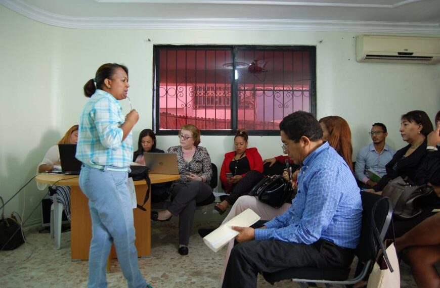 Realizan reunión con personal del Servicio Regional de Salud Este y técnicos que trabajan en la prevención de Tuberculosis.