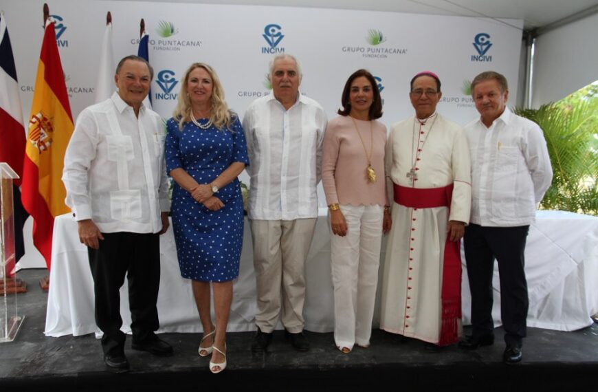 Dr. Virgilio Cedano participa en acto donde inician trabajos de construccion de Centro Oftalmologico con auspicio de G. Puntacana e INCIVI.