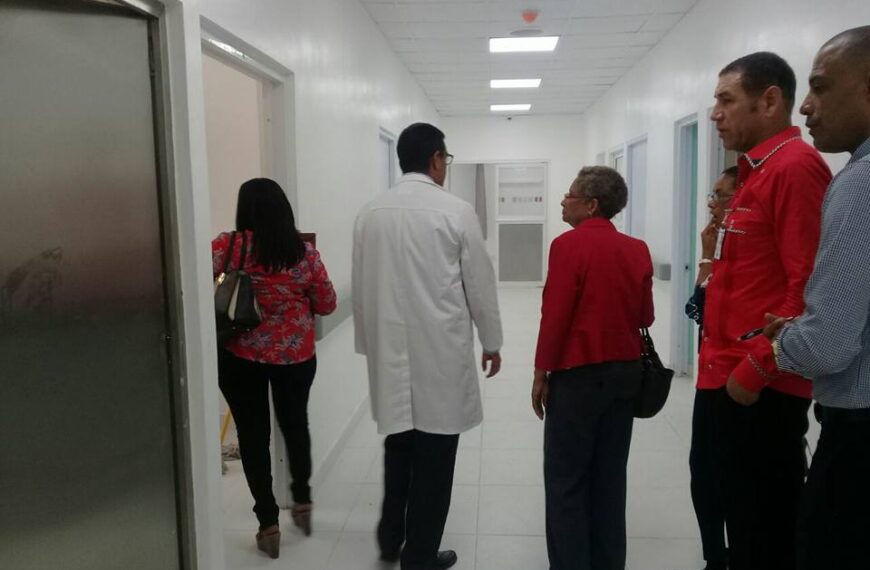 Personal de la dirección General de Habilitacion visita hospital Antonio Musa