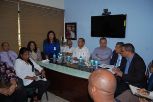 Read more about the article Dra. Derca Reyes recibe visita de vicemistros de Salud y gobernadores de SPM y La Romana donde coordinan entrada de 911 en estas provincias.