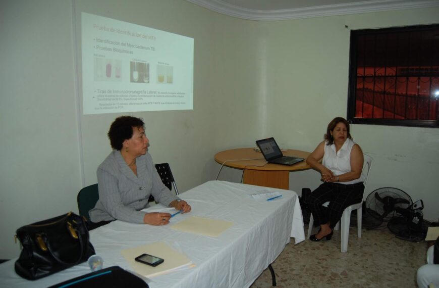 Imparten taller sobre biologia molecular en Tuberculosis a bioanalistas de hospitales de la Región Este.