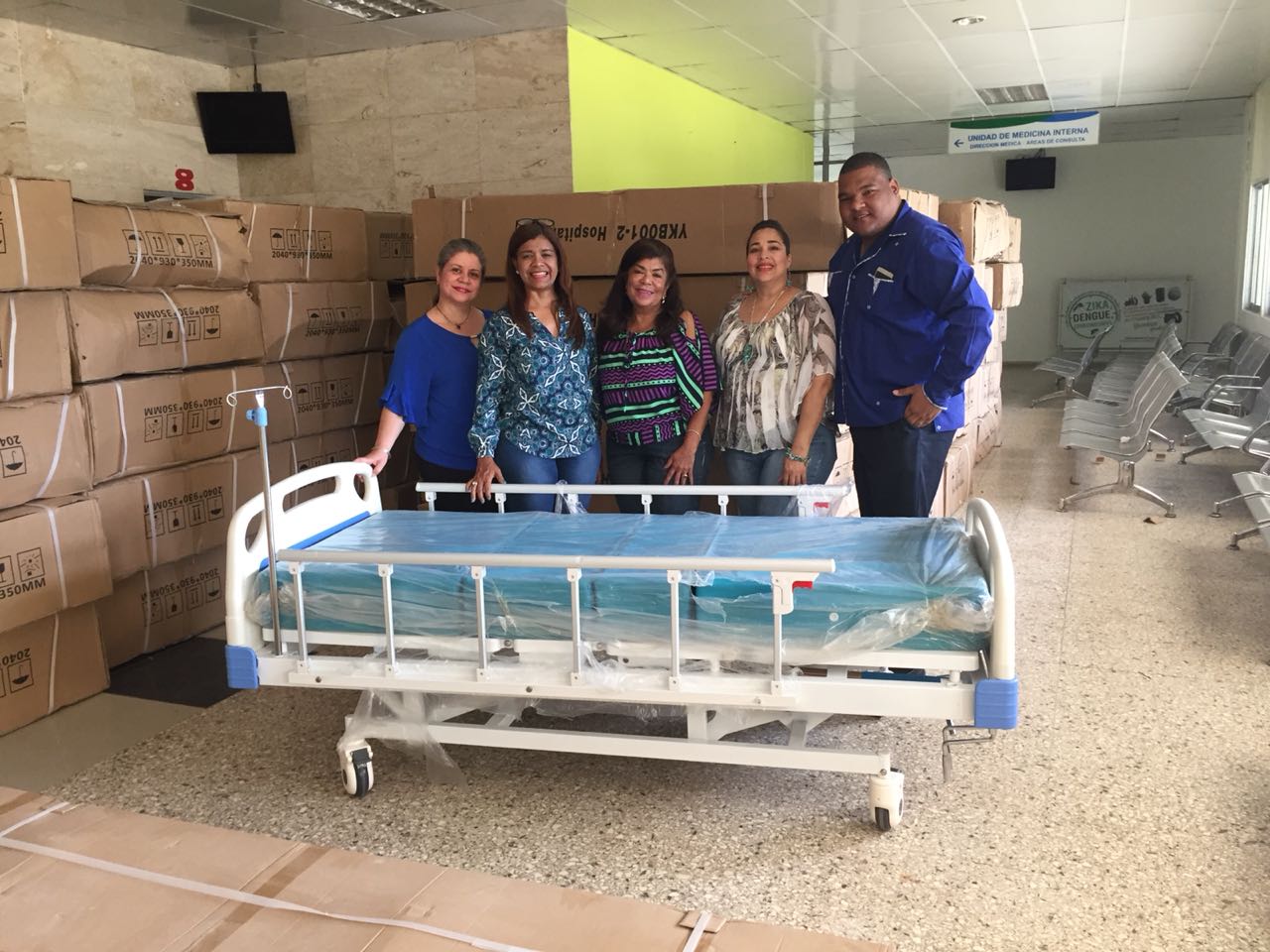 You are currently viewing Dra. Derca Reyes encabeza entrega de camas a hospital Jaime Oliver Pino