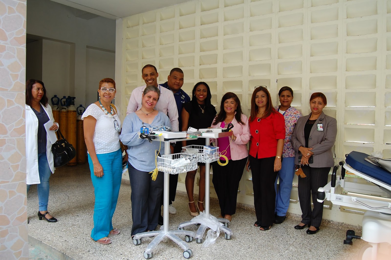 Read more about the article Dra. Derca Reyes, entrega equipos a hospital Jaime Oliver Pino.