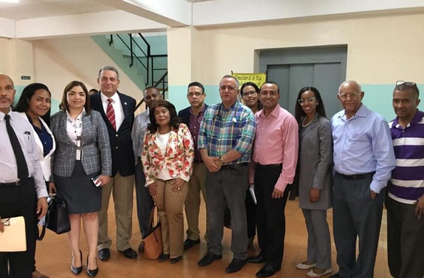 Director de materno infantil Dr. Victor Calderon y Dra. Derca Reyes evalúan áreas de hospitales La Altagracia y La Romana