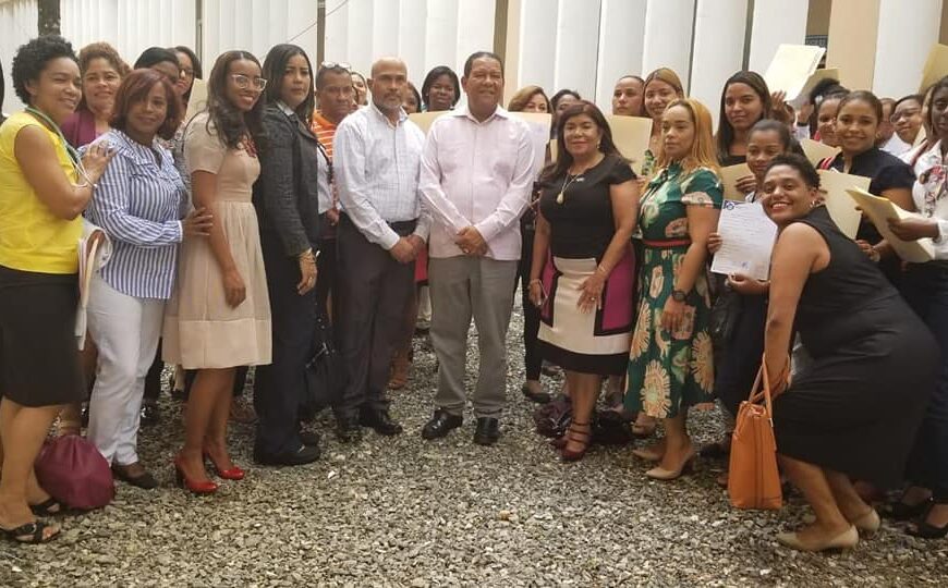 SNS a través del Servicio Regional de Salud Este entrega nuevos nombramientos de personal para centros de La Altagracia