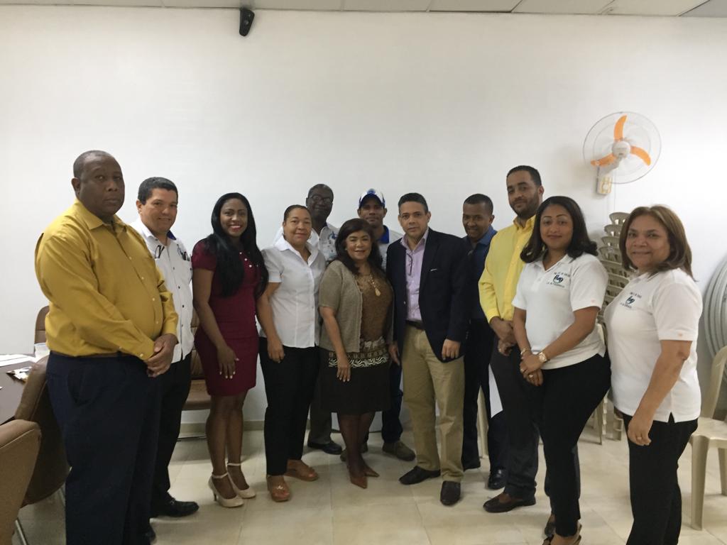 You are currently viewing Dra. Derca Reyes se reúne con personal de Salud para trazar estrategia por festividad del día de La Altagracia