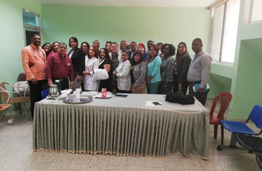 Dra. Derca Reyes se reúne con directores y gineco obstetras de hospitales de Hato Mayor donde tratan mejoras en atenciones materno infantil.