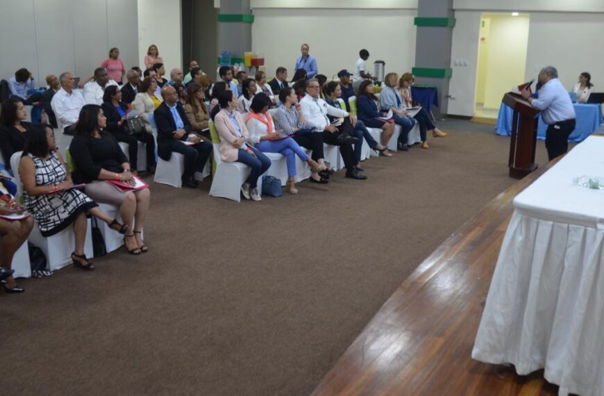 Presentan indicadores de salud en región Este en reunión encabeza Lic. Chanel Rosa