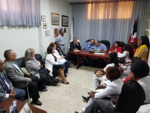 Read more about the article Director del SNS visita hospital Jaime Oliver Pino donde se reúne con representantes de distintos gremios