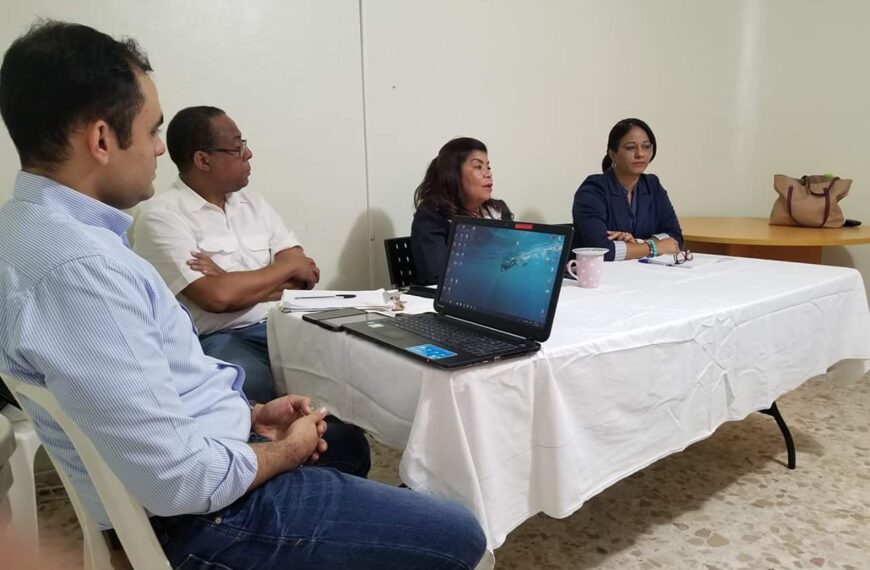 Dra. Derca Reyes encabeza reunión con equipo técnico del SRS Este donde trata aspectos sobre los Círculos Comunitarios en Salud