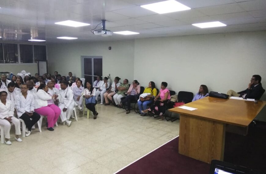 Realizan encuentro con obstetras de hospitales pertenecientes al Servicio Regional de Salud Este