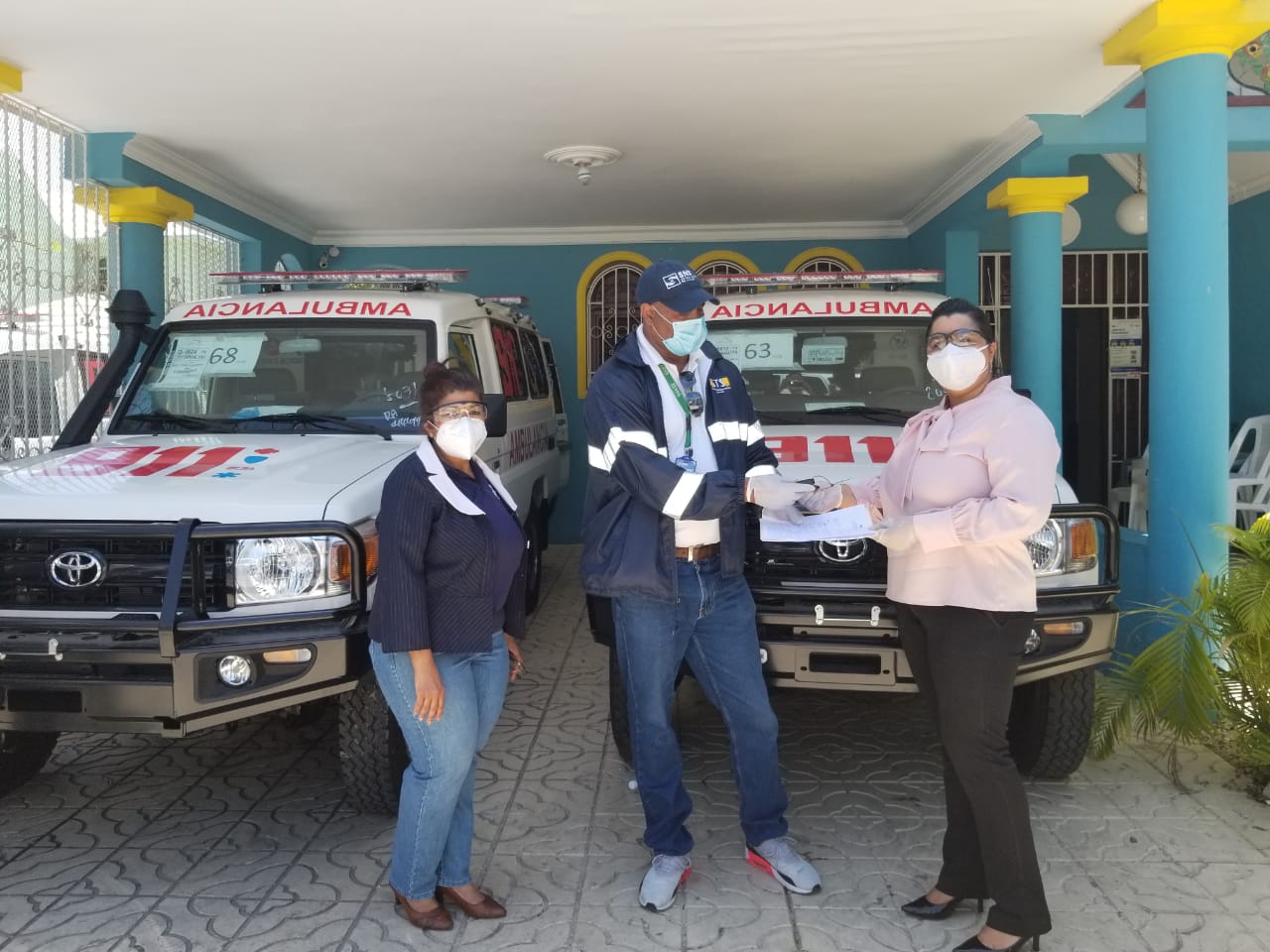 Read more about the article SRS Este recibe cinco ambulancias para fortalecer traslado de pacientes afectados de coronavirus
