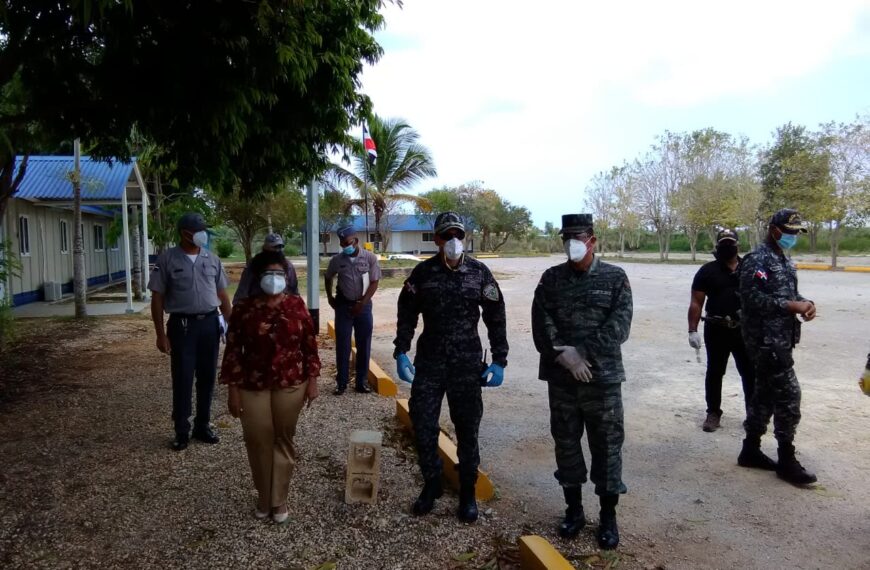 Directora Regional de Salud Este visita Centro de Aislamiento Covid 19 de Benerito