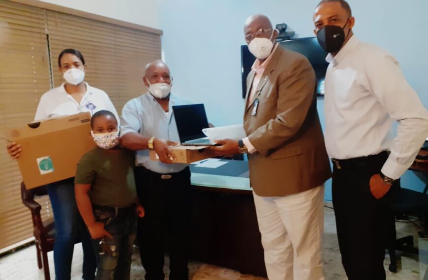 Fundación Mothers and Infants realiza donación de laptops para CPN de Verón en La Altagracia