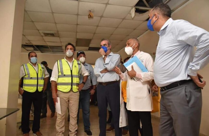 Presidente Abinader y director del SNS visitan hospital Antonio Musa