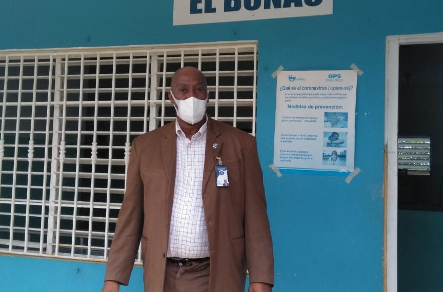 Dr. Pedro Claxton realiza visita a hospital Las Lagunas de Nisibón en La Altagracia