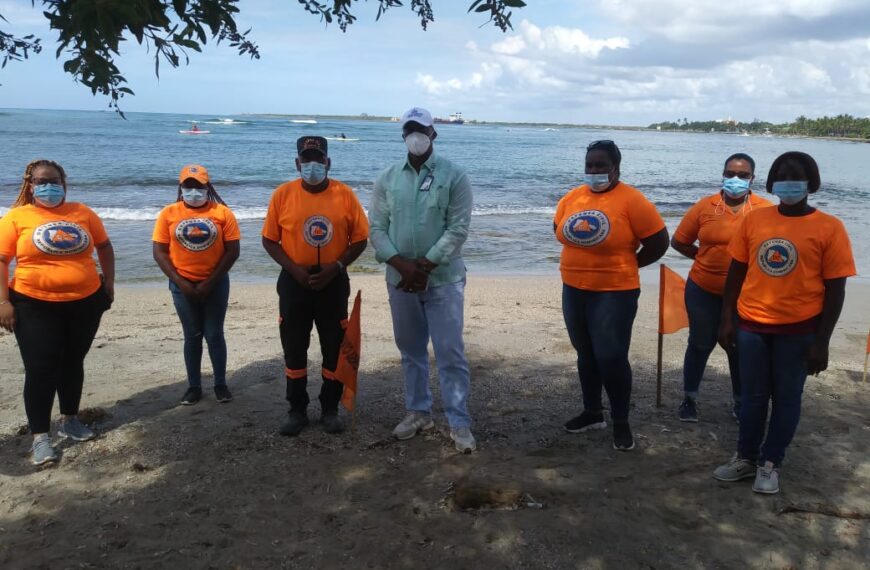 Director  Regional Este de Salud visita  Playas, Balnearios  y Ríos este  Domingo  Santo