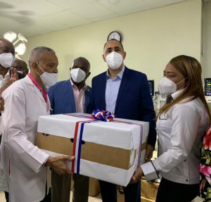Read more about the article Indotel dona equipos tecnológicos a Hospital Regional Doctor Antonio Musa
