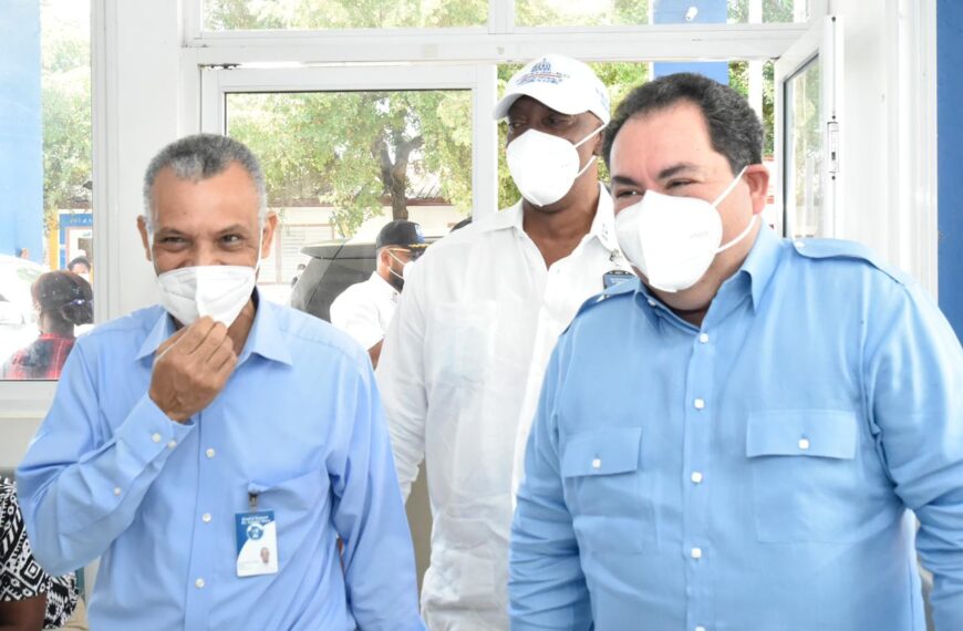 Director Ejecutivo del Servicio Nacional de Salud visita hospitales de la Región Este, en el Operativo Semana Santa 2021.