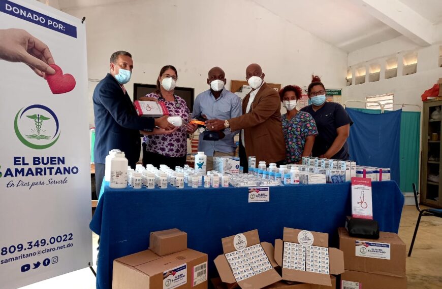 Fundación “El Buen Samaritano” dona medicamentos, Nebulizadores, Lentes y Estetoscopios a UNAP de San Pedro de Macorís.