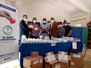 Read more about the article Fundación “El Buen Samaritano” dona medicamentos, Nebulizadores, Lentes y Estetoscopios  a  UNAP de San Pedro  de Macorís.