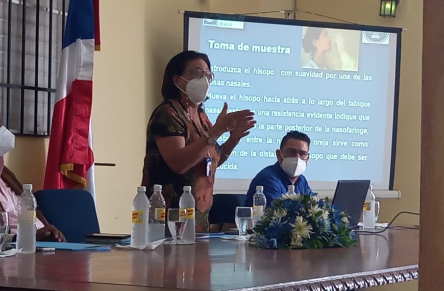 Capacitación en Toma de Muestras Nasofaríngeas y Bioseguridad en el Laboratorio Clínico.