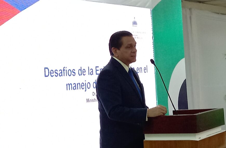 Ministro de Salud Pública imparte Conferencia sobre la Epidemiología en República Dominicana