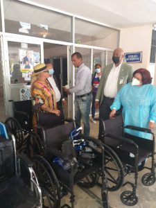 Read more about the article Hospital Dr. Antonio Musa recibe sillas de ruedas.