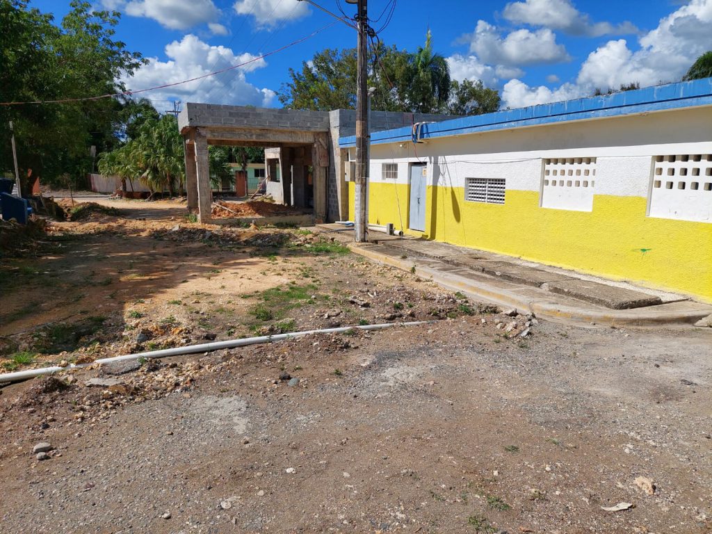 Read more about the article Director SRS-Este anuncia terminación de obras en Hospital de Los Llanos