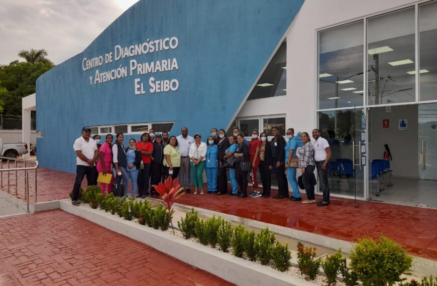 Director SRS Este visita Centro Clínico y Diagnóstico de El Seibo