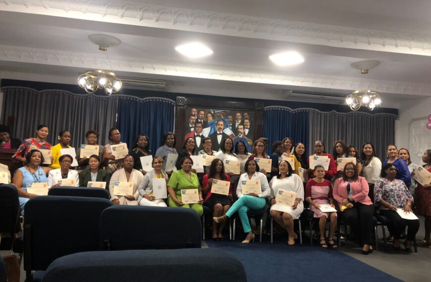 Acto de homenaje a personal de Enfermería de larga trayectoria y tiempo en servicio