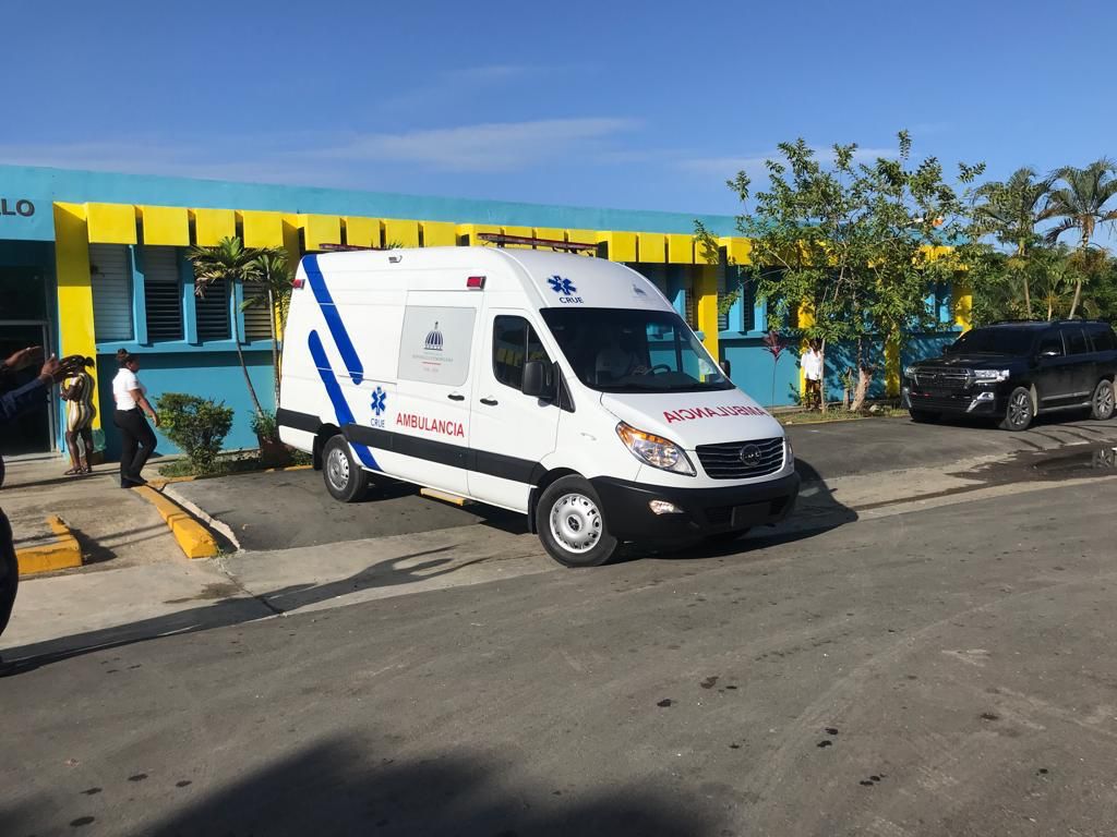 You are currently viewing SNS y Gobernación Provincial entregan equipos médicos, y ambulancia al Hospital Ángel Ponce