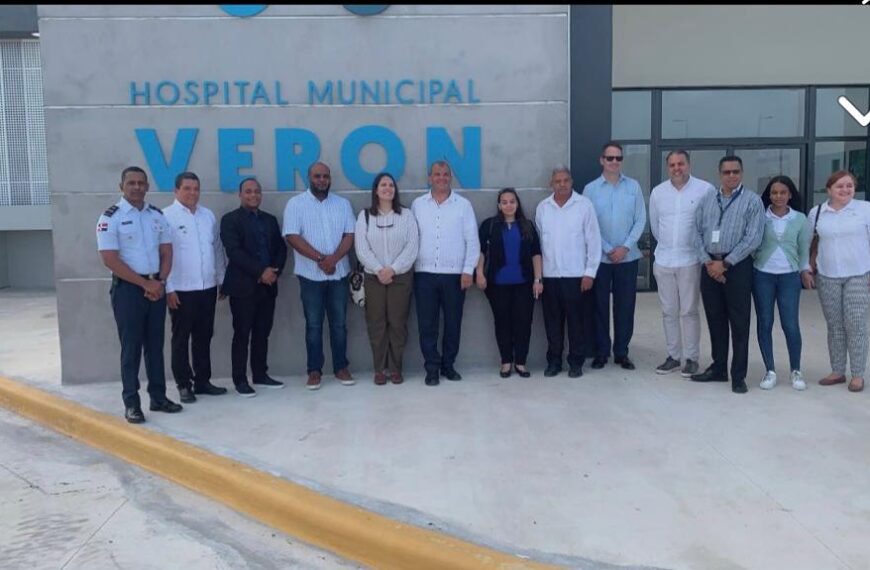 Cónsul General de Estados Unidos visita Hospital de Verón