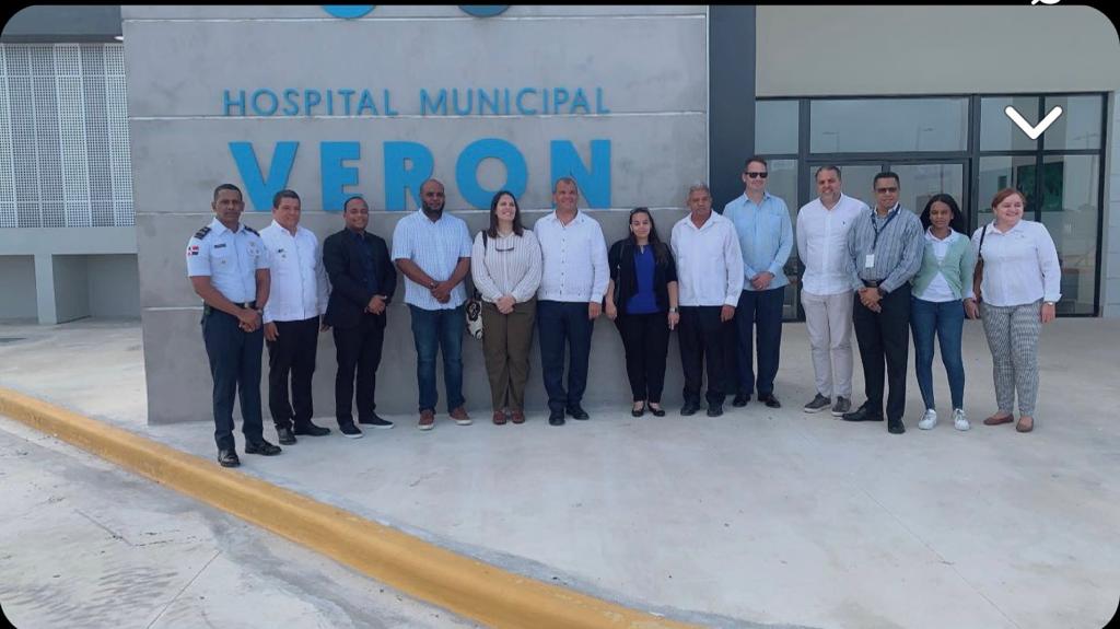 You are currently viewing Cónsul General de Estados Unidos visita Hospital de Verón